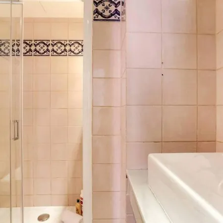 Stylish 2 Bdr In Trendy Gracia Appartamento