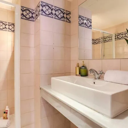 Stylish 2 Bdr In Trendy Gracia Appartamento
