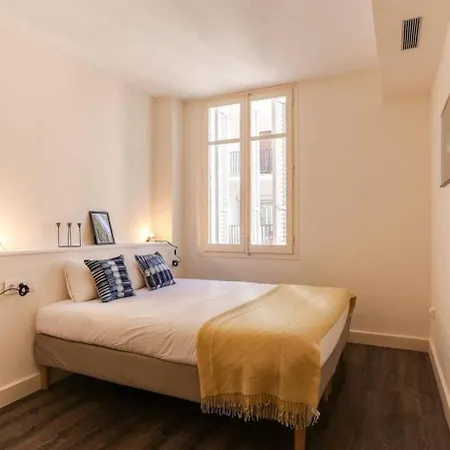 Stylish 2 Bdr In Trendy Gracia Apartment Barcelona