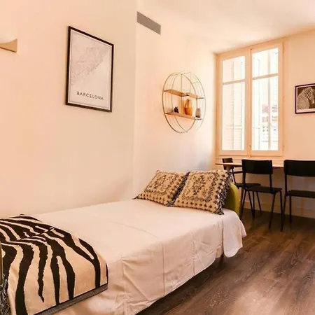 Stylish 2 Bdr In Trendy Gracia Apartment