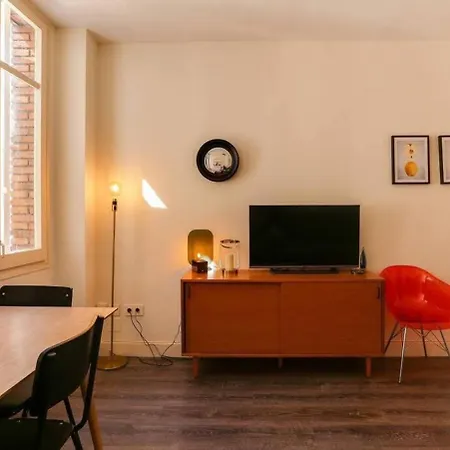Stylish 2 Bdr In Trendy Gracia Apartment Barcelona